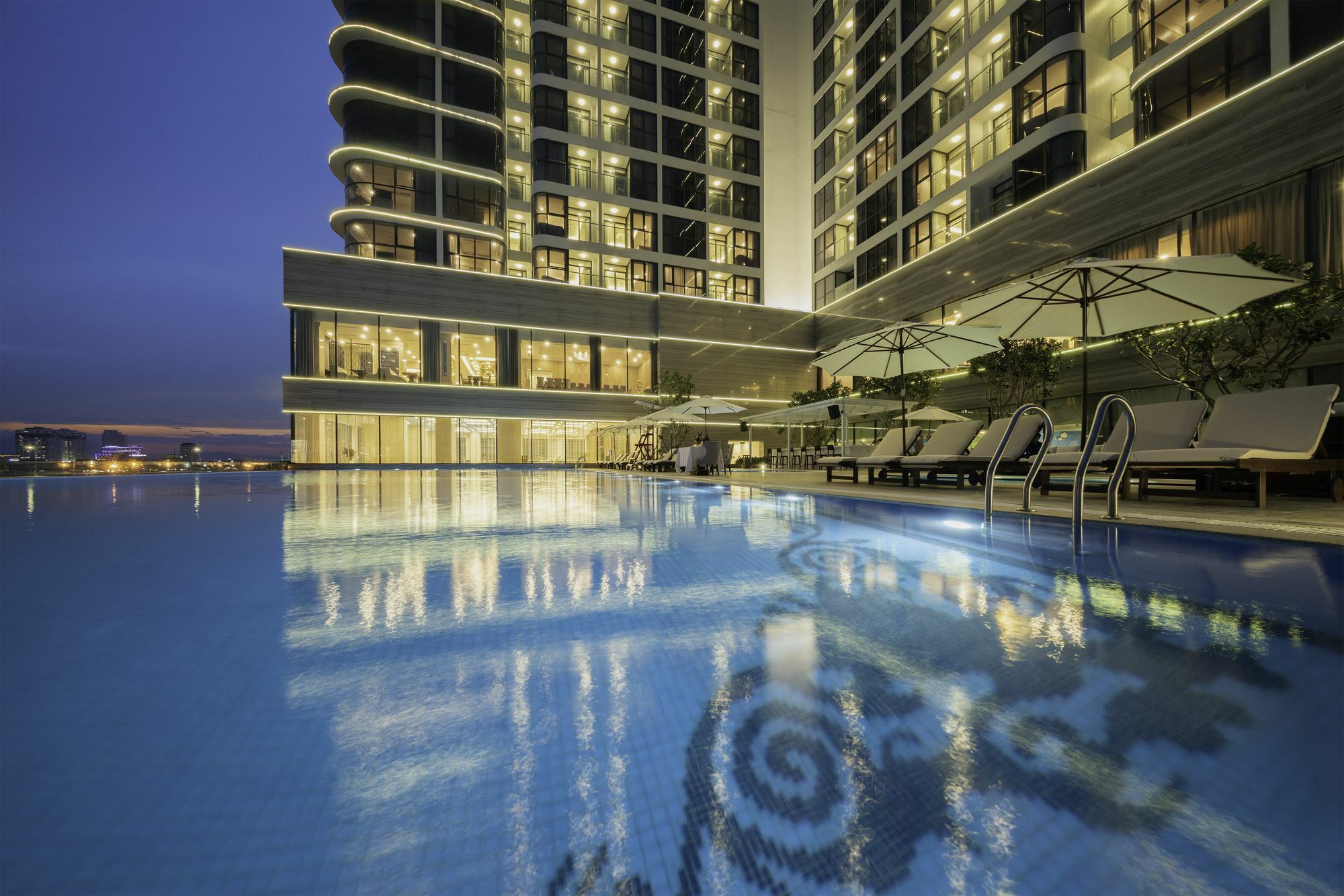 Melia Vinpearl Danang Riverfront Exterior photo